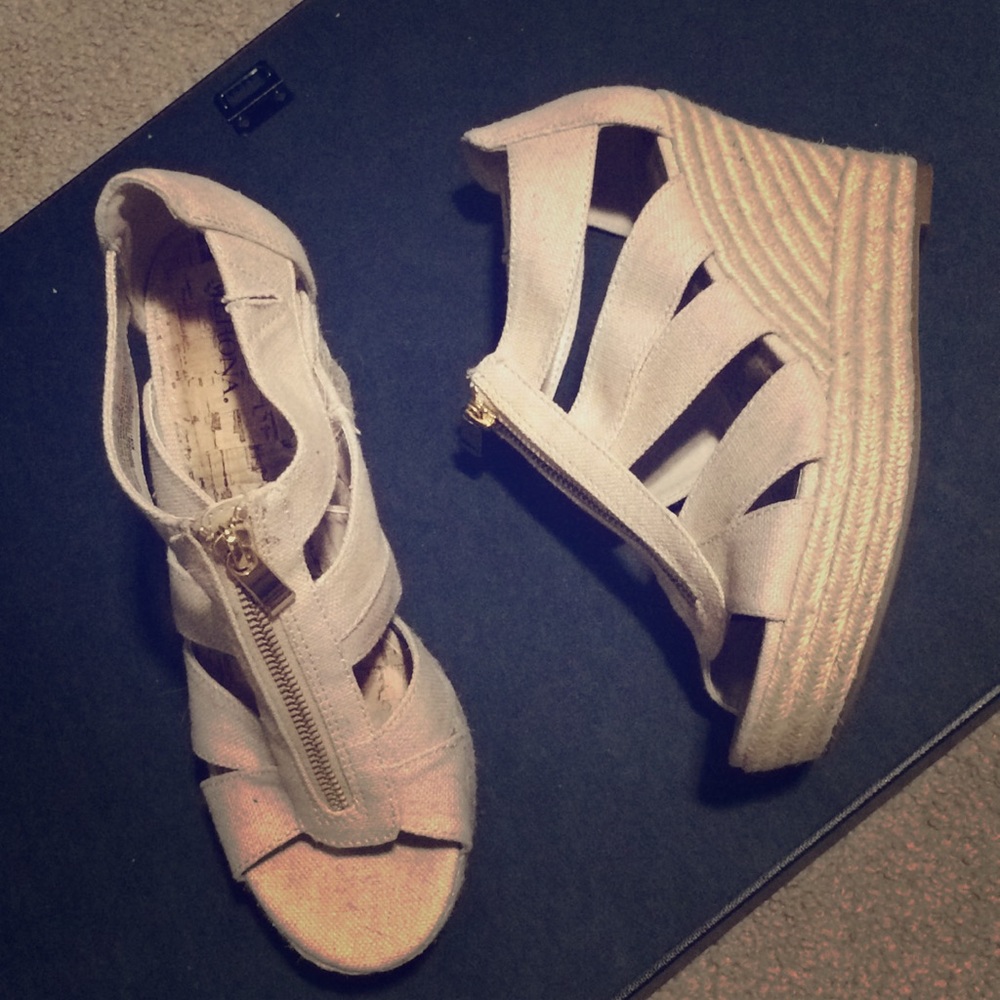 Size 9 beige Merona Wedges